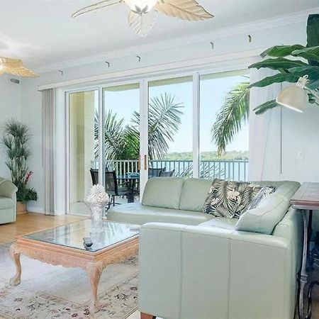 Bright Luxury Oceanfront Condo With Private Balcony And Hotel Pool St. Petersburg Exterior photo