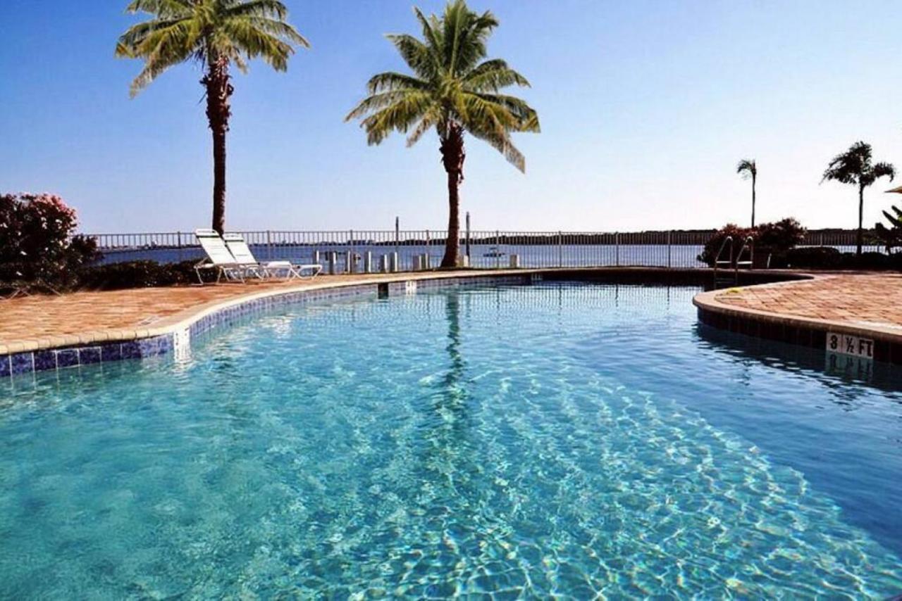 Bright Luxury Oceanfront Condo With Private Balcony And Hotel Pool St. Petersburg Exterior photo