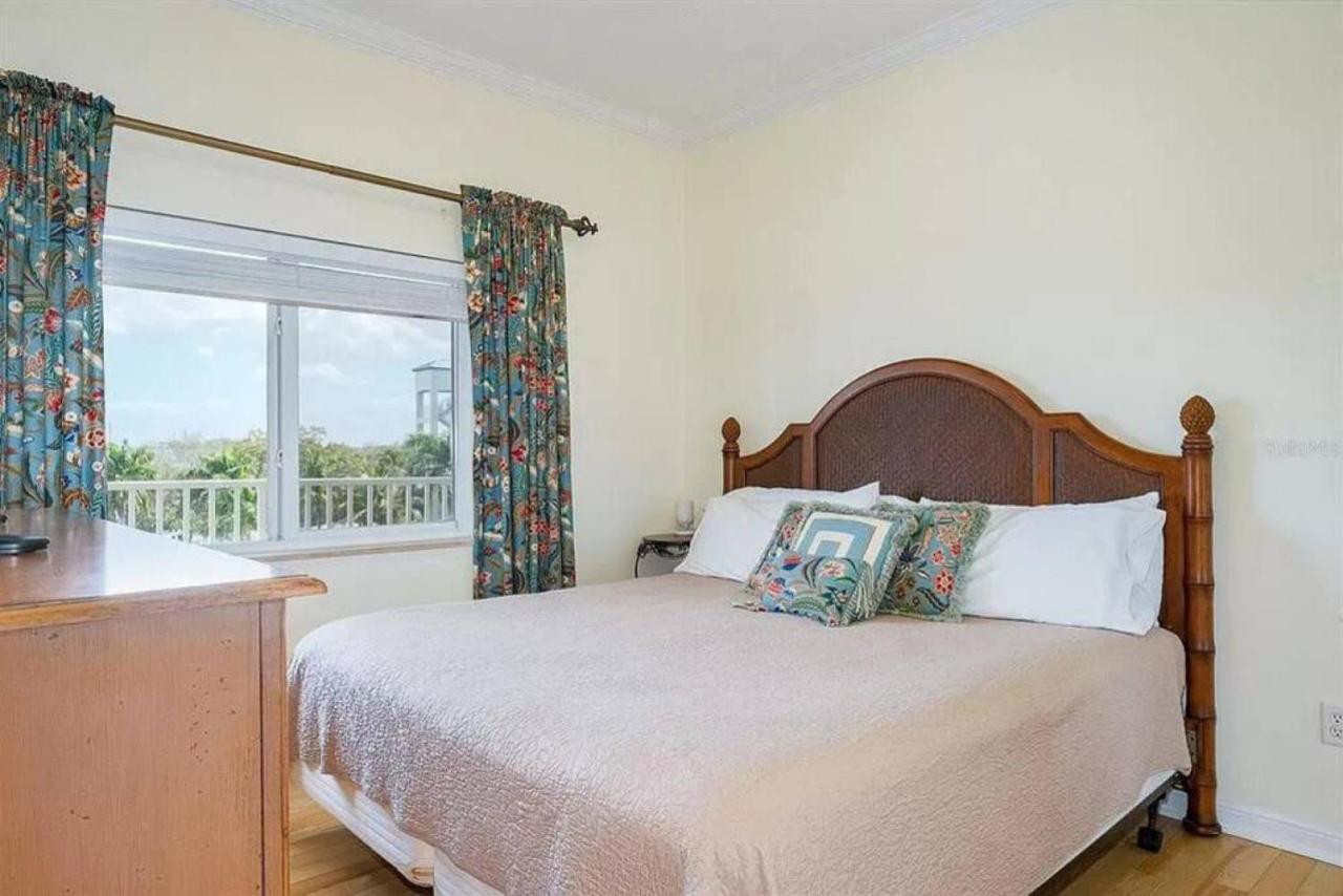 Bright Luxury Oceanfront Condo With Private Balcony And Hotel Pool St. Petersburg Exterior photo