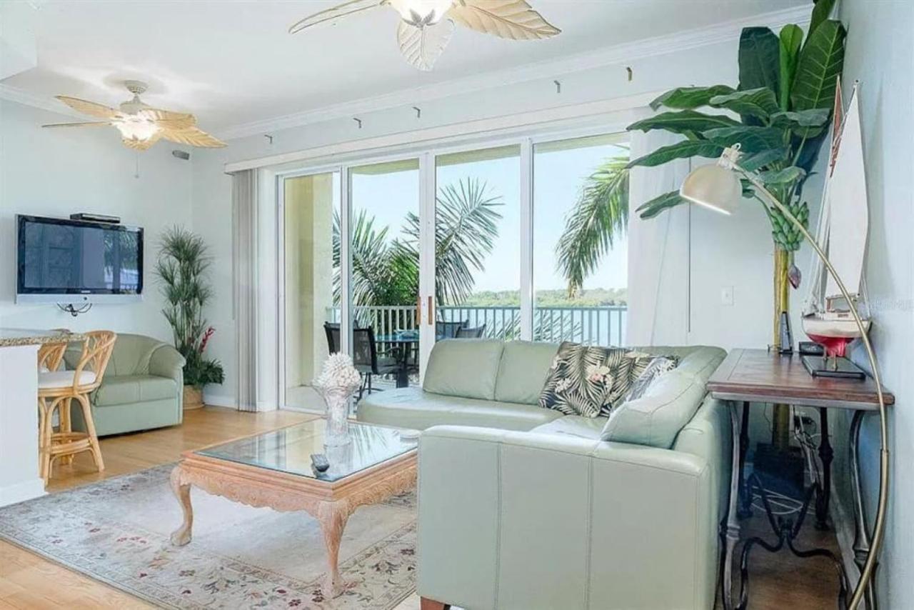 Bright Luxury Oceanfront Condo With Private Balcony And Hotel Pool St. Petersburg Exterior photo